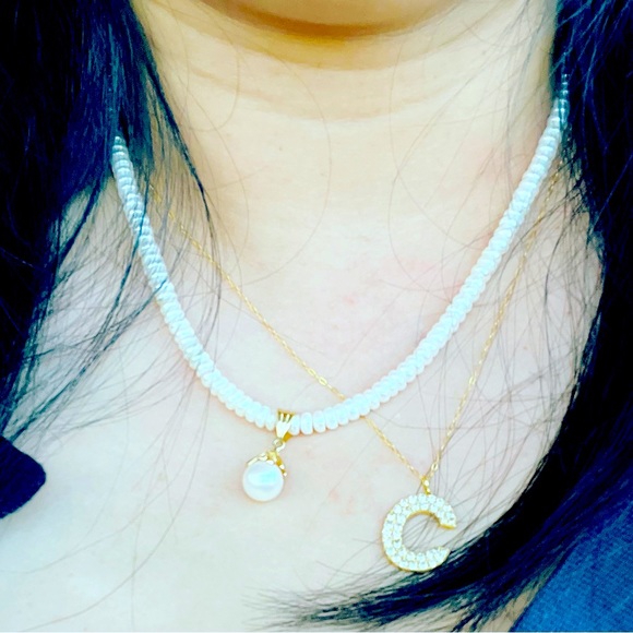 18K Pendant Wrap in Akoya pearls Closure 18k Authenticity Guaranteed - Picture 5 of 5